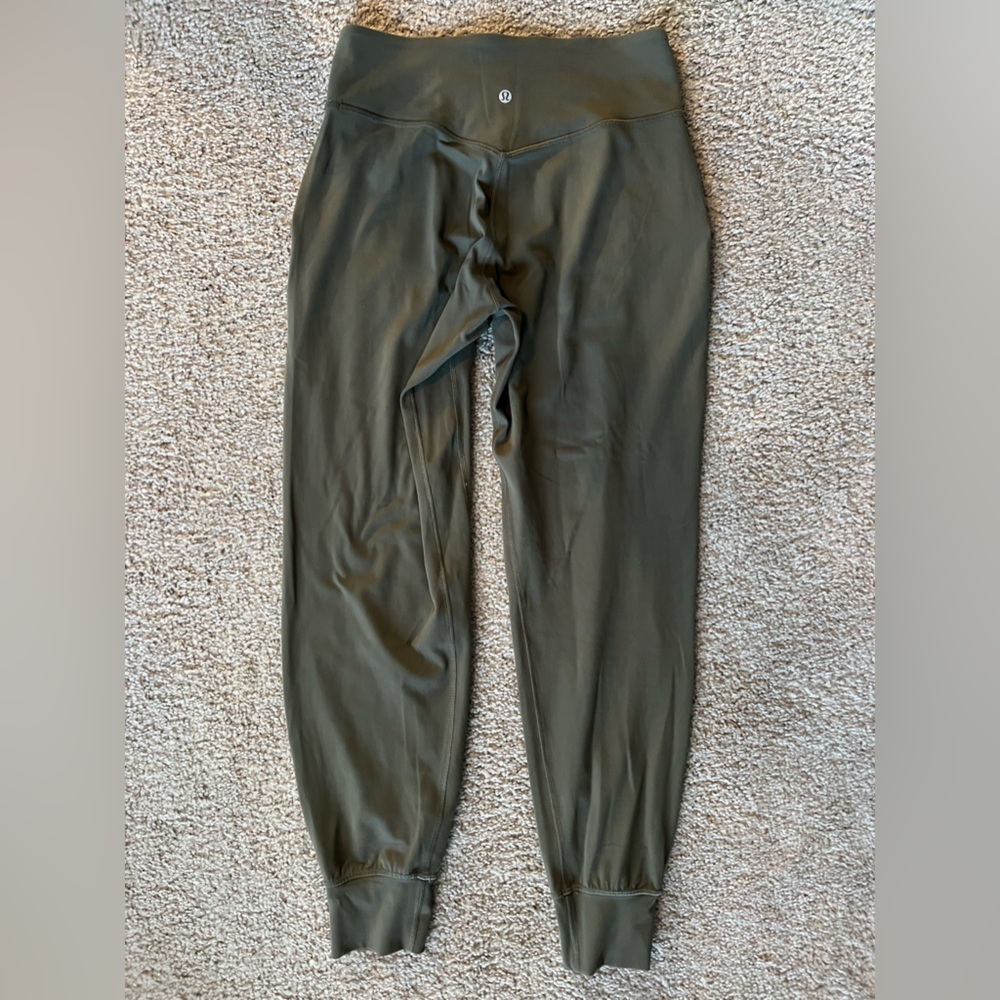 LuLuLemon Green Align Cropped Jogger size 8